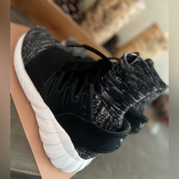 Rare🔥 ADIDAS TUBULAR DOOM PK SHOES BLACK - Picture 2 of 11